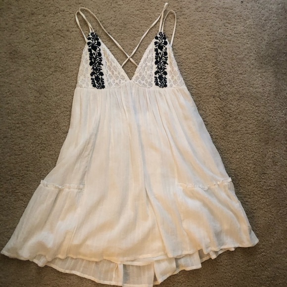 White Flowy Embroidery Dress NWOT - Picture 2 of 6